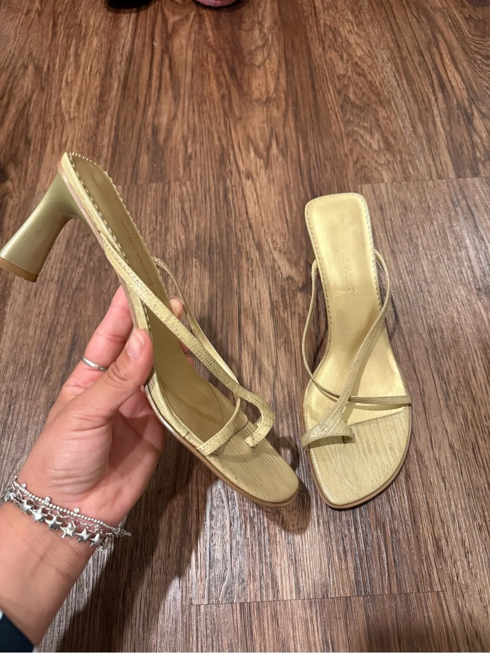 Nine West elegant gold
